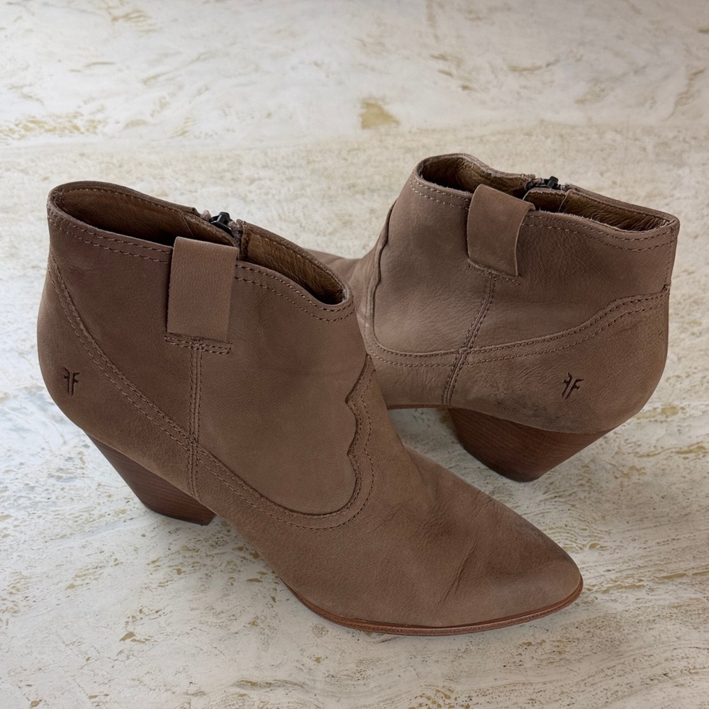Frye Reina ankle booties women’s size 8